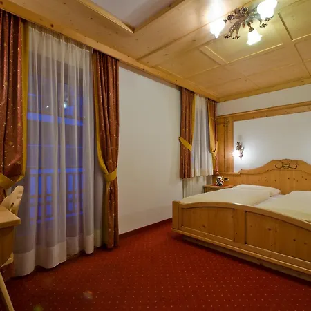 Hotel Al Viel B&B Canazei Exterior photo